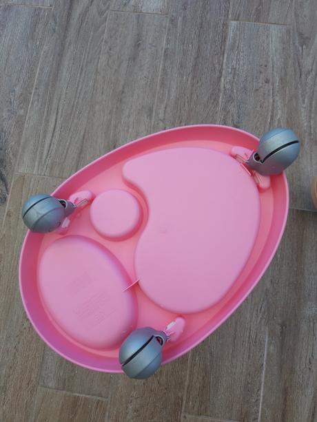 Servírovaci stolík hello kitty,