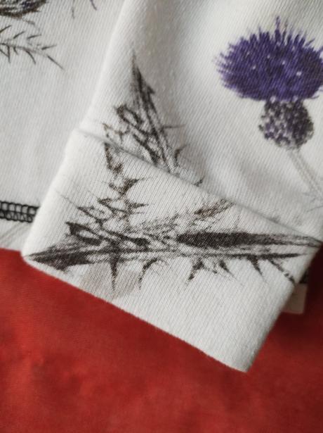 Biely top s originálnym vzorom, m