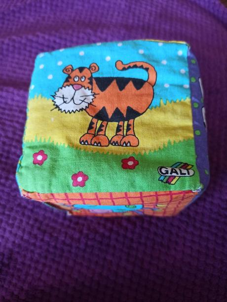 - prvá kocka, molitanova, hrana, 