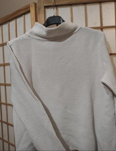 Biely rebrovaný svetrik, m