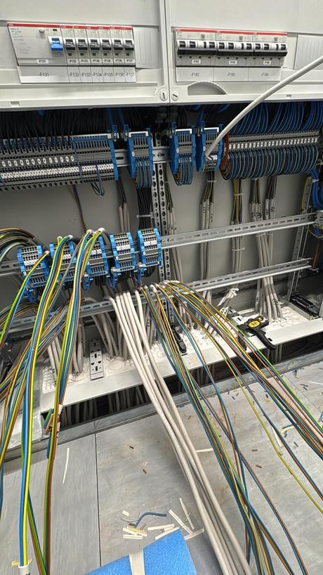 Elektrikár a elektroinštalačné služby - provoltis, 