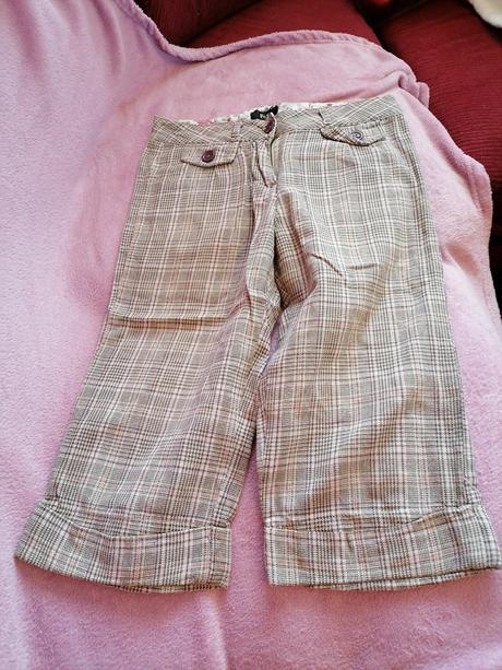 Tristvrtove nohavice, 146