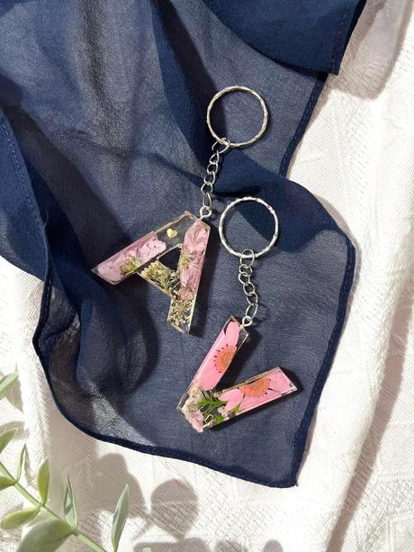 Ručne vyrobené živicové kľúčenky, 