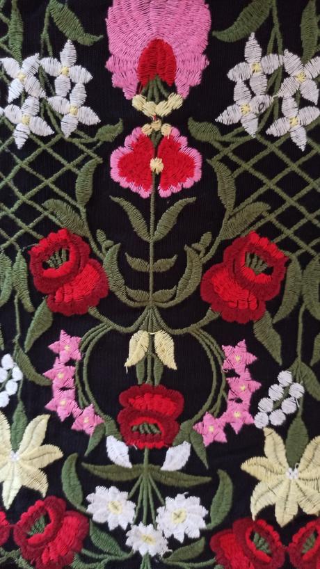 Nádherná vyšívaná blúzka top stav, orsay,44