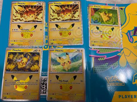 Pikachu 30th viac kusov, 