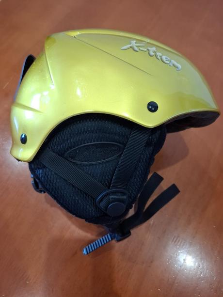 Lyžiarska prilba, s