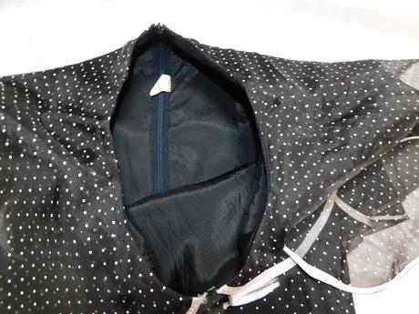 Pekne bodkovane vintage šaty, 36