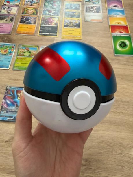 Pokémon balík 50 ks kariet + jumbo + pokébal,