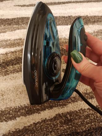 Malá cestovná naparovacia žehlička, 