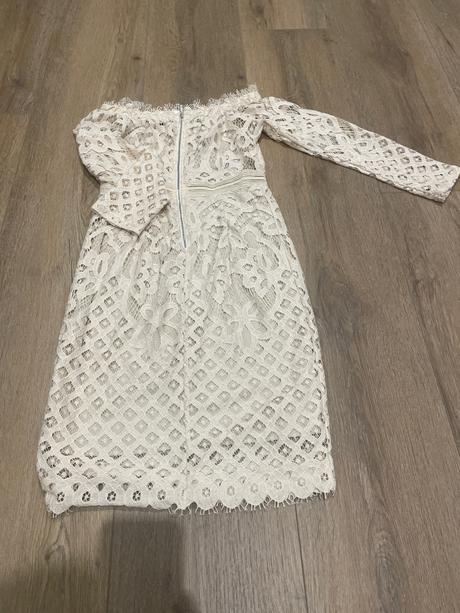 Šaty cipkovane, s