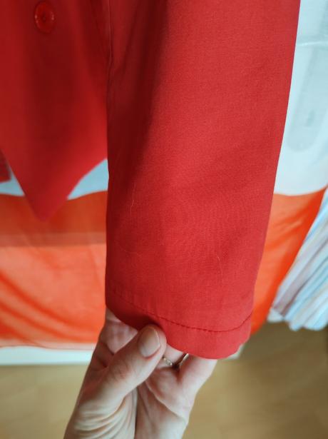 Červený krátky trenčkot, l