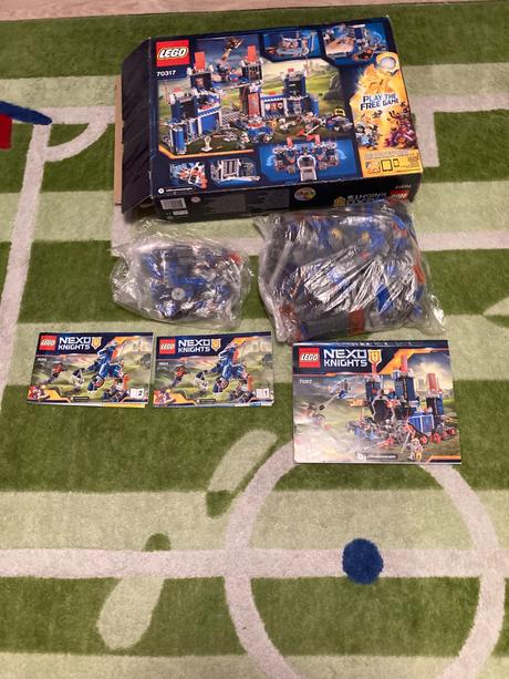 Lego nexo knights velky hrad+ kon, 