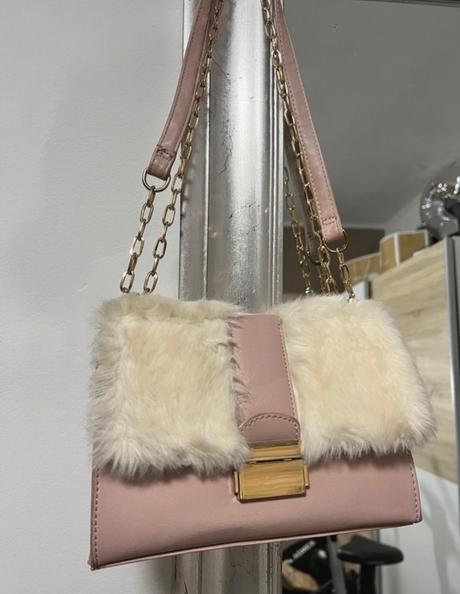 Kabelka ružová s kožušinov, stradivarius