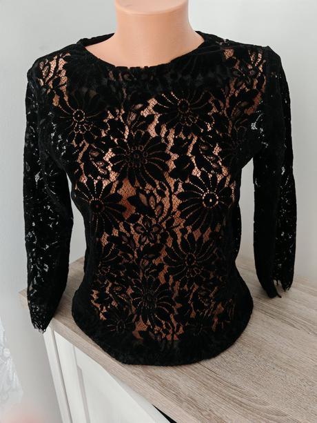 Úžasny luxusny krajkový top, sadne na s,m, m