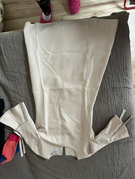 Dámske oblečenie, s