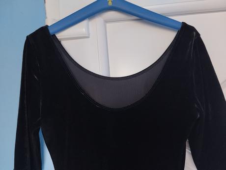 Čierne zamatové šaty, s