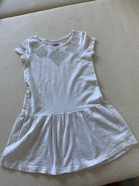 Šaty  okolo krku s výšivkou, f&f,116