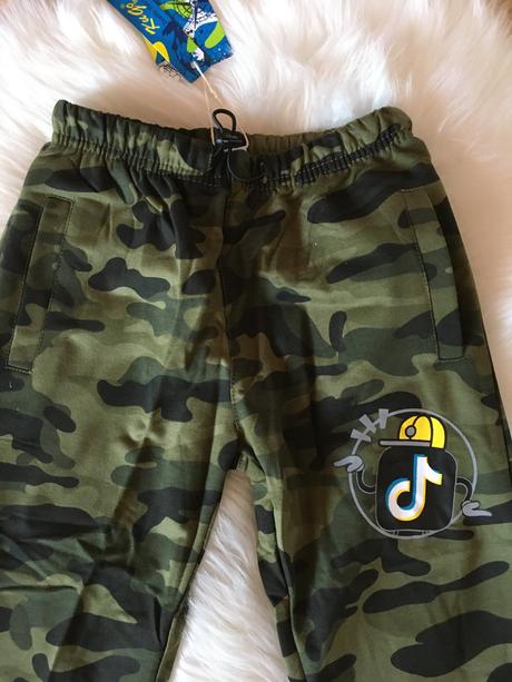 Chlapčenské maskáčové tepláky., kugo,98 / 110