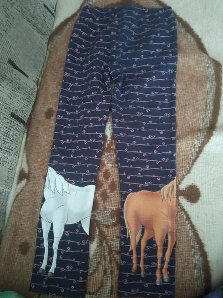 Hrubšie legíny resp.teplaky koníky podkovy, 122