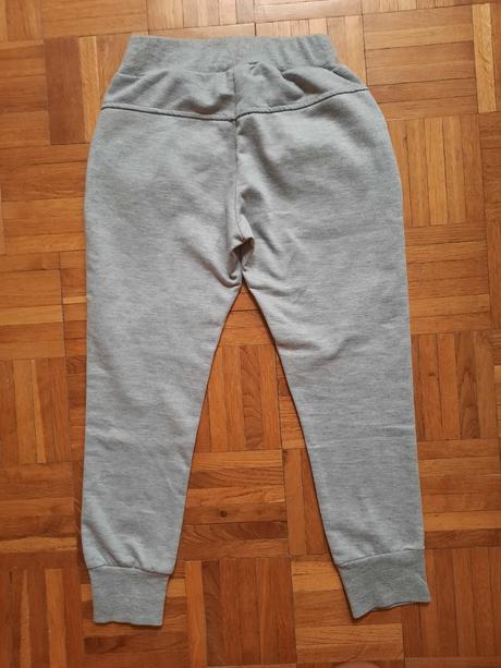 Dievčenské tepláky, 116