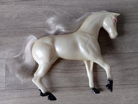 Bábika, dieťa a 2 kone, 