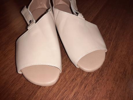 Béžové topánky., 36