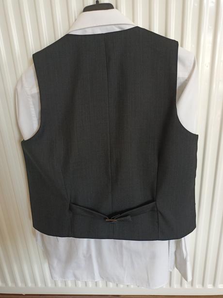 Nohavice s vestou, 158