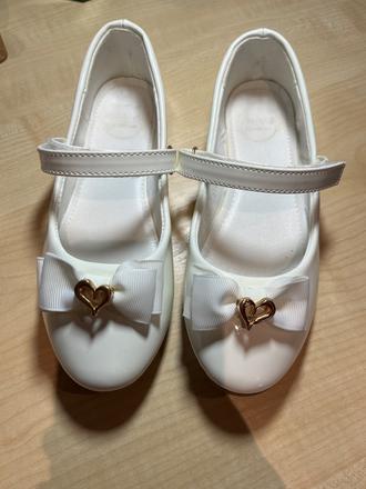 Topánky na prve sv. prijímanie, 31