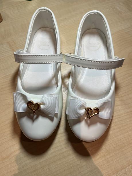 Topánky na prve sv. prijímanie, 31