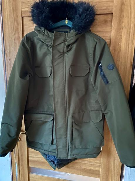 Bunda vzadu predlzena, l