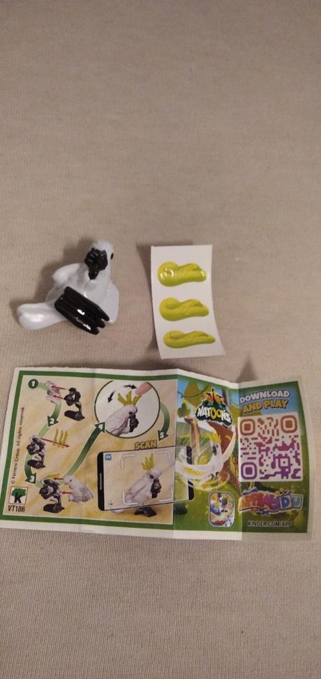 Kinder hračka natoons papagaj,