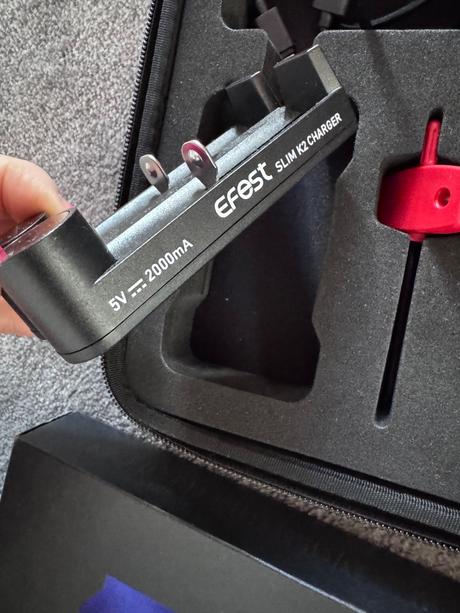 Strojček na tattoo acus, 