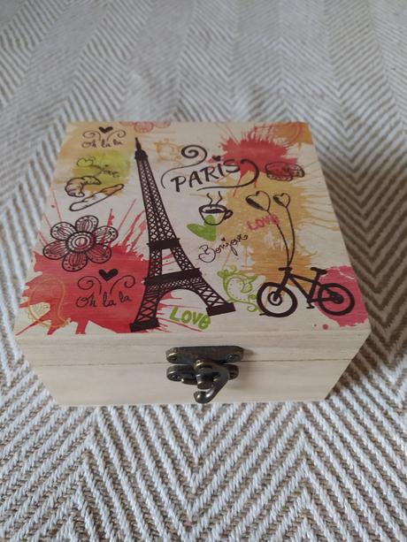 Drevená škatuľka,