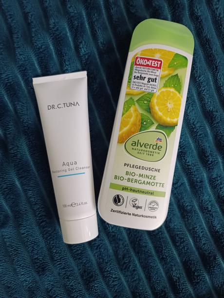 Farmasi aqua peeling a sprchový gél alverde,