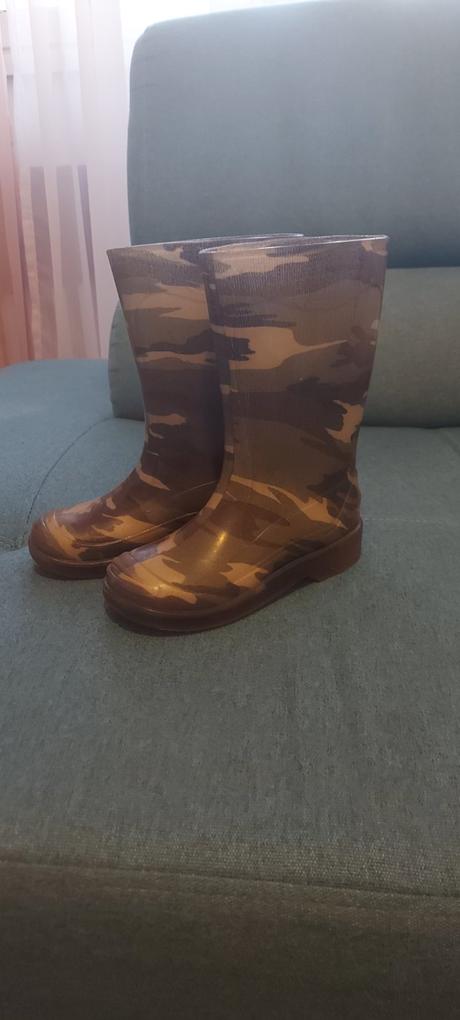 Maskačove gumáky, 25