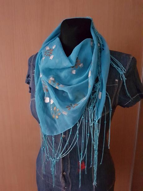 Tyrkysovo modra šatka, l