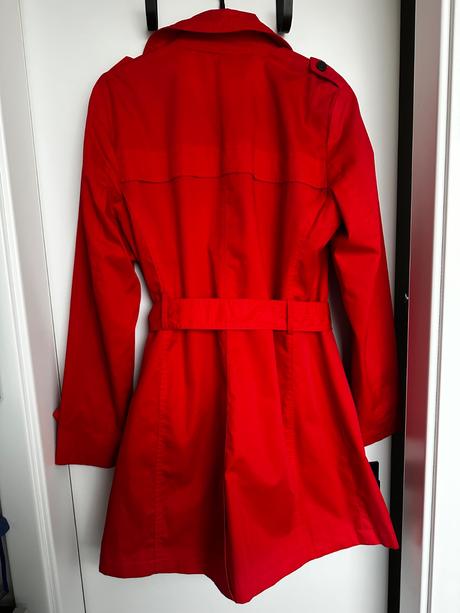 Červený kabát, c&a,l