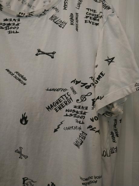 Dámsky biely elastický top s čierny motív a nápisy, xxl