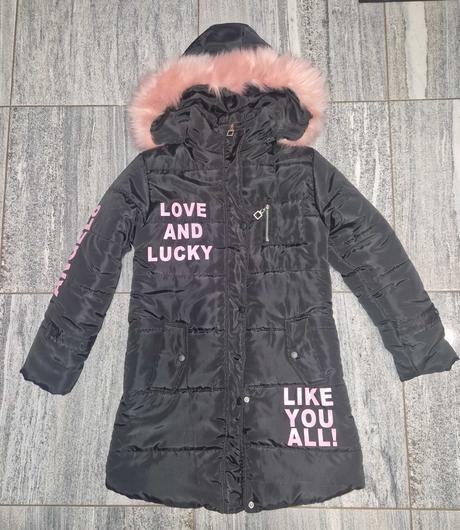 Dievčenský dlhý štýlový kabát s ružovou kapucňou, 140