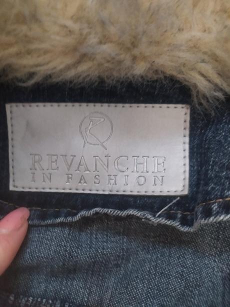 Riflova bunda znackova z kozusinkou  raz oblecena, s