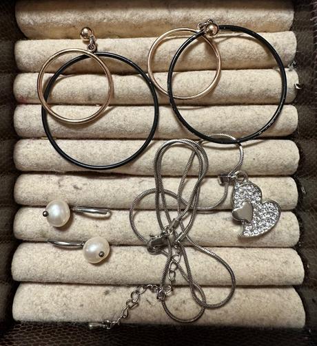 Set bižutérie náušnice 2x + náhrdelník so srdi, 