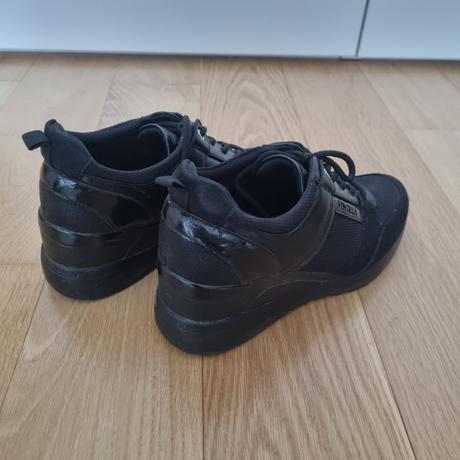 Dámske čierne tenisky, 38