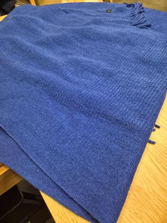 Nový maxi šál s visačkou,