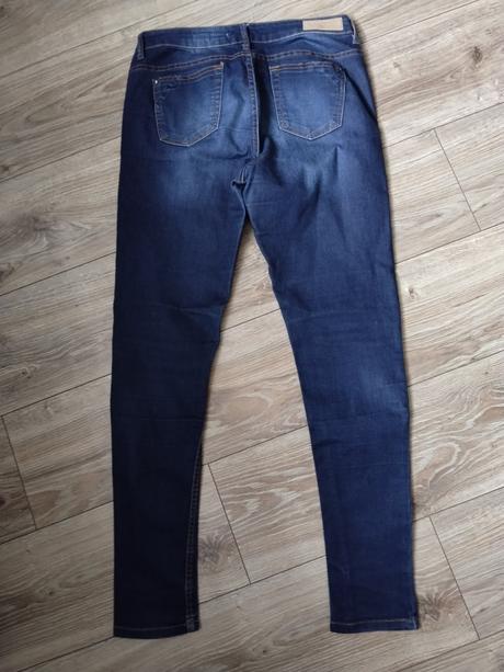 Rifle s prestrihnutými kolenami, reserved,38