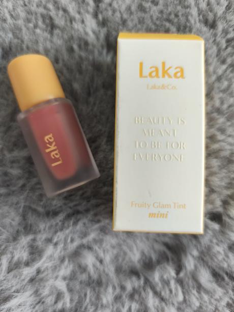 Laka dlhotrvajúci lesk na pery, 