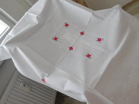 Biela bavlnený obrus ruža,, 