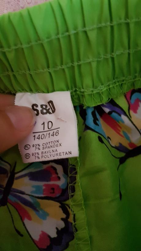 Dievčenské kraťasky veľkosť uvádzaná 140/146, 140