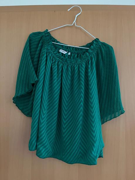 Zelená blúzka s volánmi, naf naf,s
