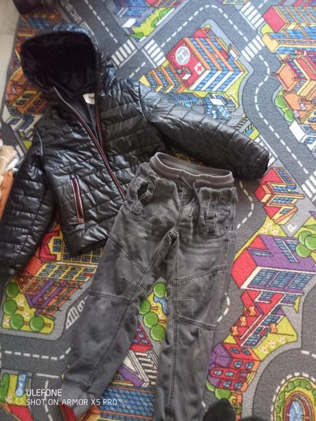 Prechodná bunda a rifľe, 128