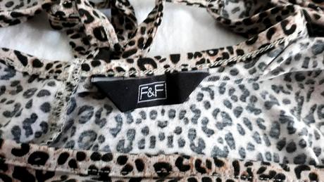 Krásne voĺnejšie tričko s prestrihmi na pleciach, f&f,38